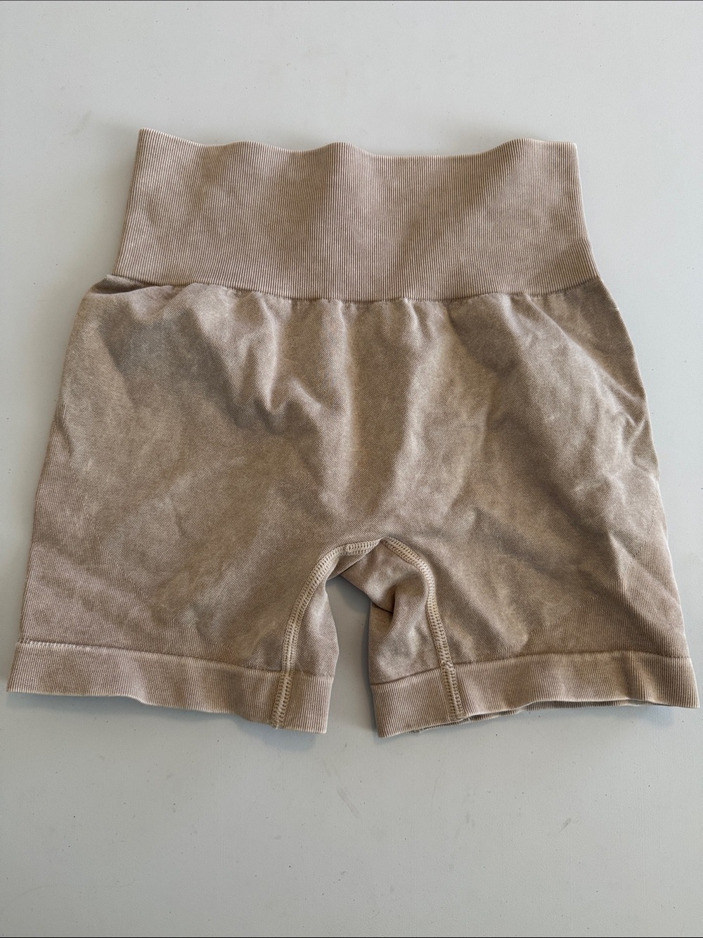 Seamless High-Waist Yoga Shorts in Light Taupe Size S